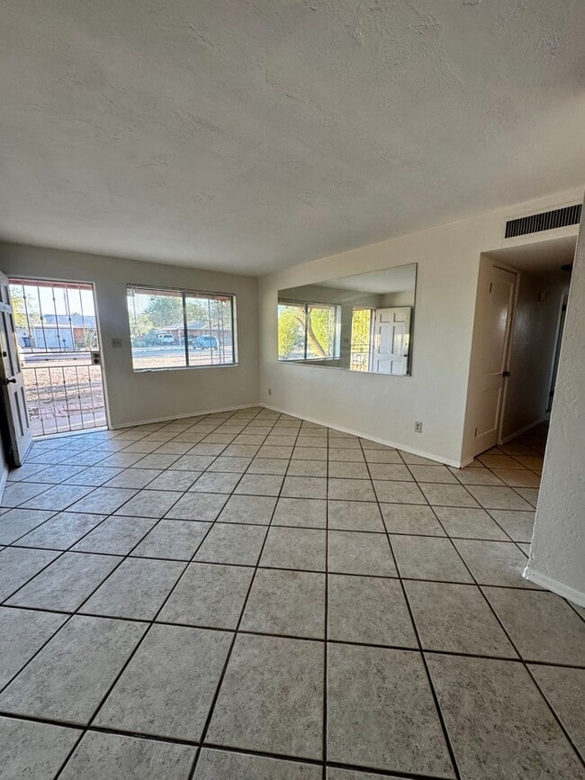 Building Photo - FOR RENT