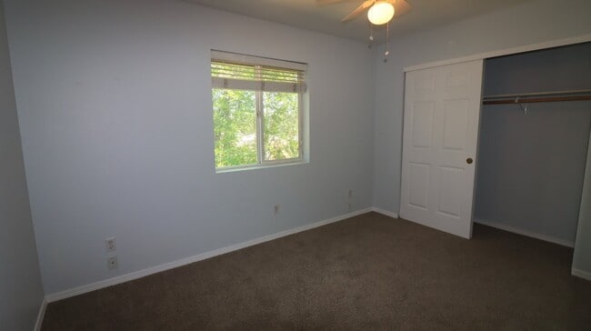 Building Photo - Recently updated 2/1.5 townhome next to the hospital