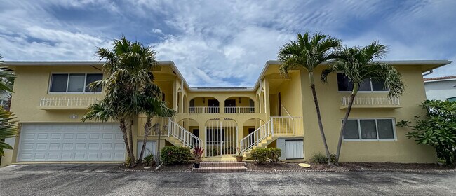 Building Photo - 1110 Bel Air Dr