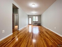 Building Photo - 3 bedroom in Brooklyn NY 11222