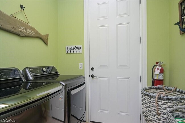 Building Photo - 11945 Alegria St