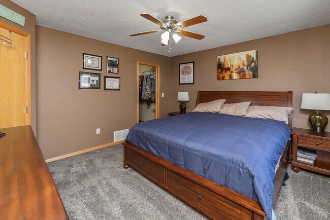 Large master bedroom with walk in closet - 998 38 1/2 Ave W