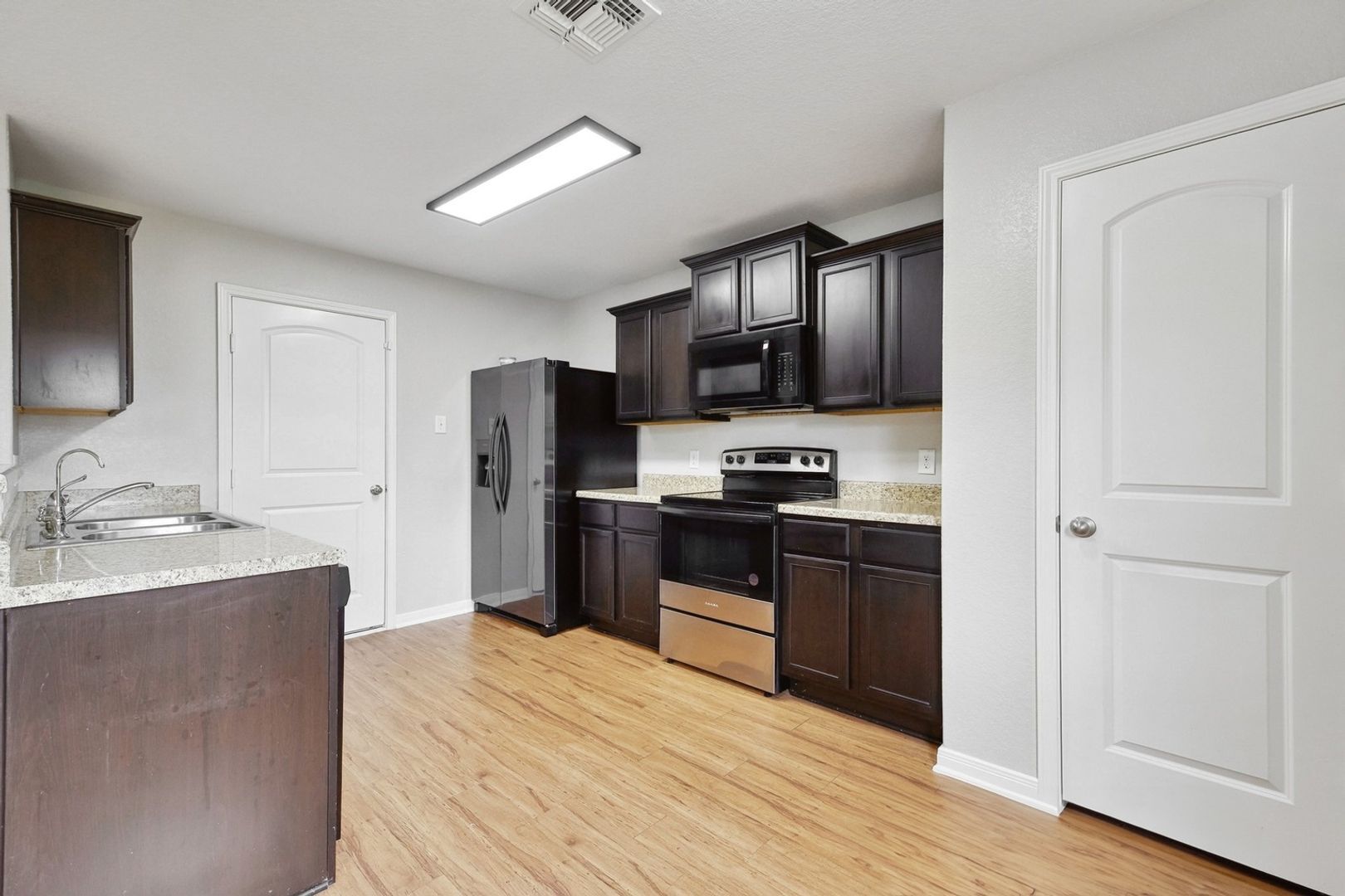 Building Photo - 6211 Baywood Cres
