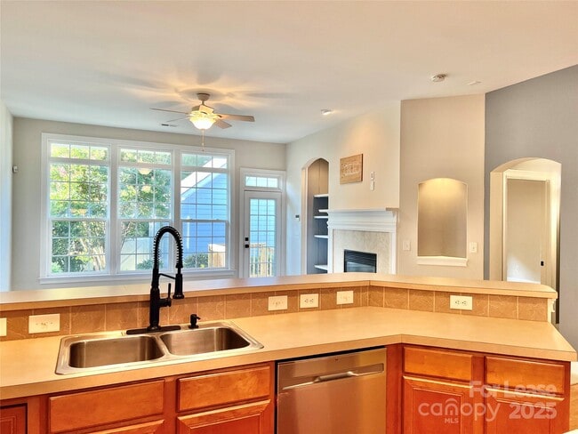 Building Photo - 1205 Gainsborough Dr