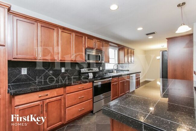 Building Photo - 6710 22nd Ave W