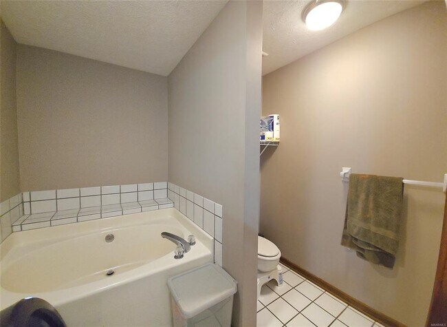 Building Photo - 738 Summer Ln