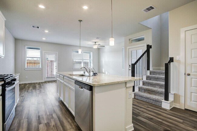 Building Photo - 629 Seabreeze Dr