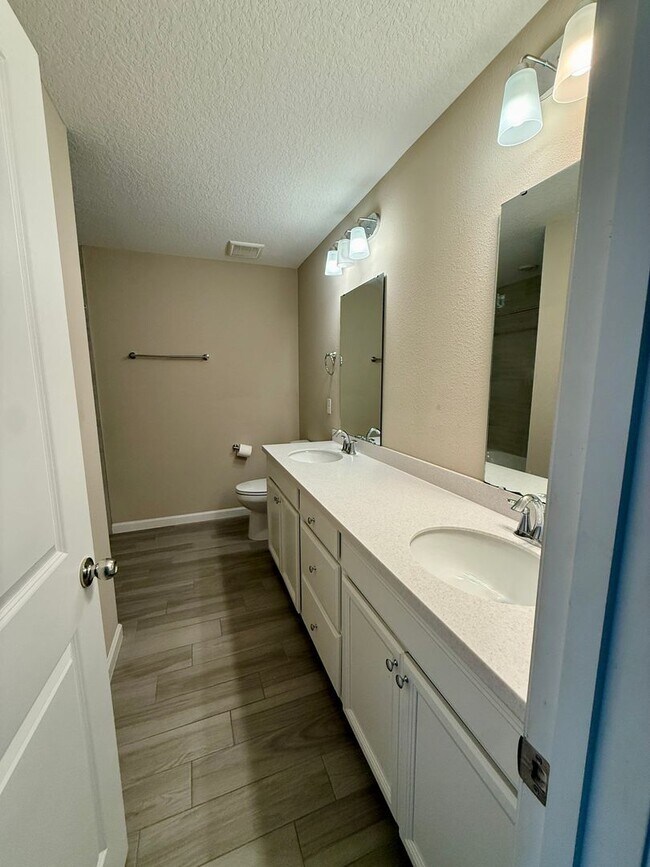 Building Photo - 12803 Josslyn Ln