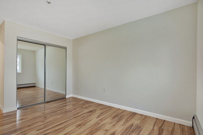 Building Photo - 28 Fernview Ave