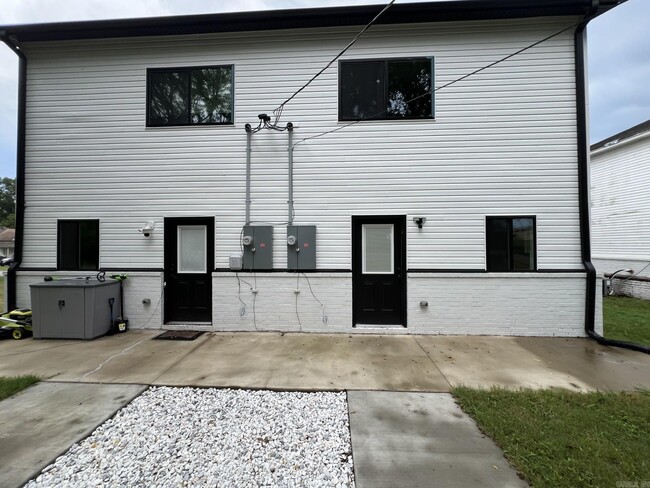 Building Photo - 1024 Welch St