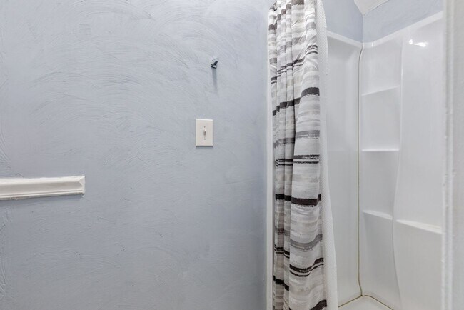 Building Photo - Welcome to this beautifully maintained 4-b...