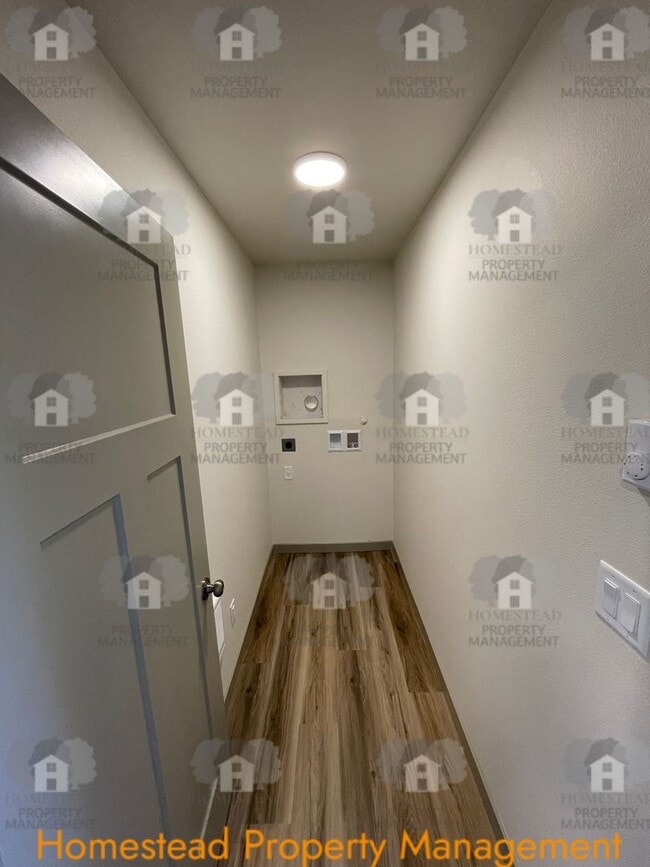 Building Photo - BEAUTIFUL HOME IN DALLAS!