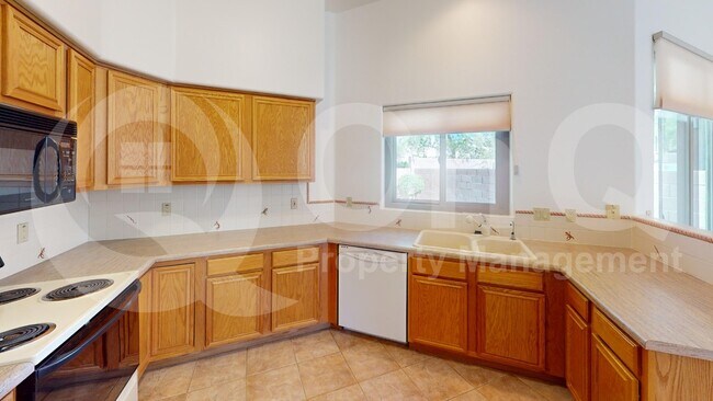 Building Photo - 137 E Calle Zavala