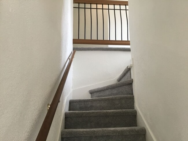 Building Photo - URBAN CHARMER