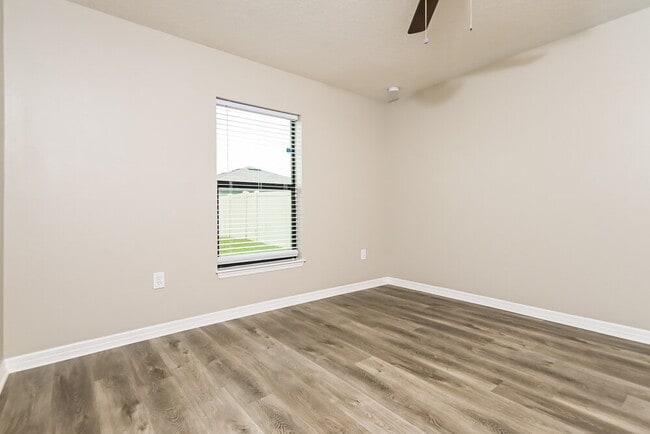 Building Photo - 920 Wynnmere Walk Ave