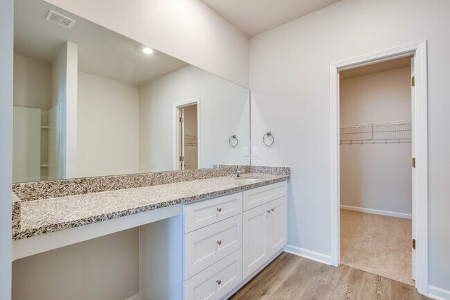 Building Photo - 2404 Alberto Dr