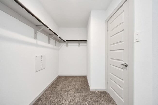 Building Photo - 7007 Fleetwood Crescent Wy