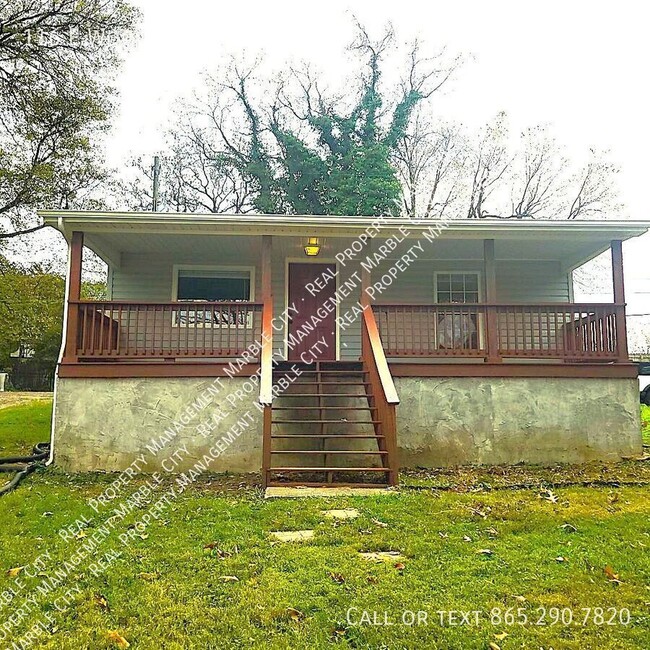 Building Photo - Charming 2 bedroom 2 bathroom Home, locate...