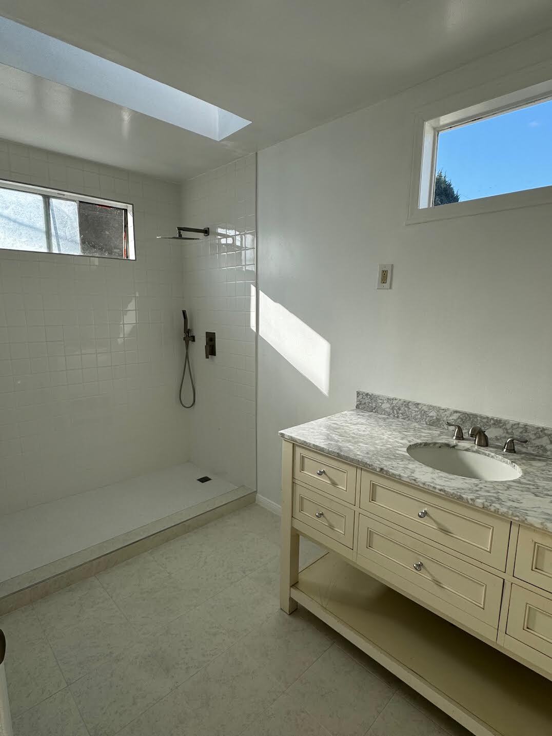 Building Photo - 2217 Selby Ave