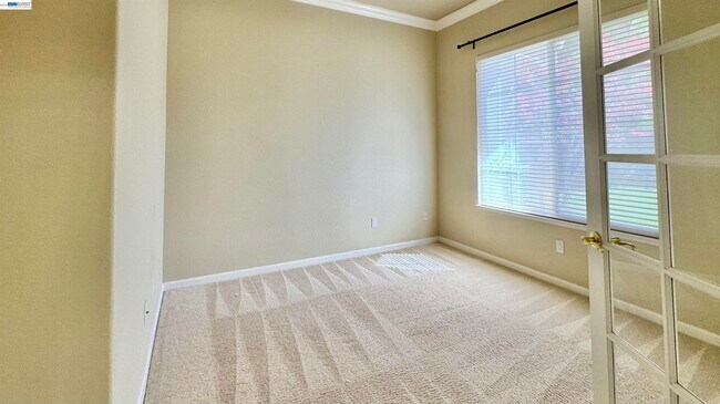 Building Photo - 118 Deer Meadow Terrace