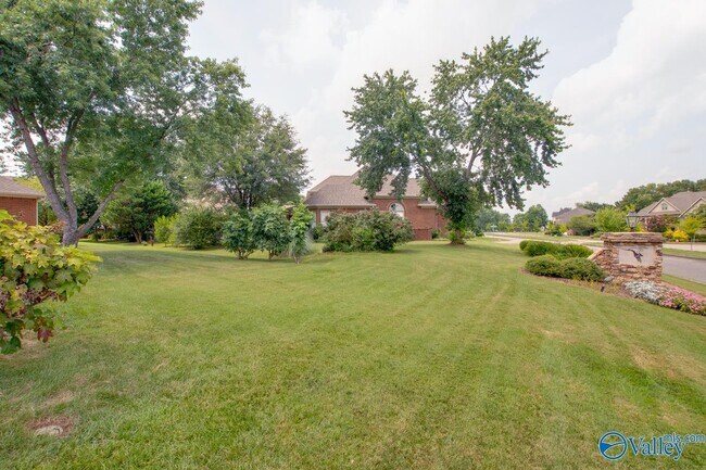 Building Photo - 3017 Brunswick Cir SE