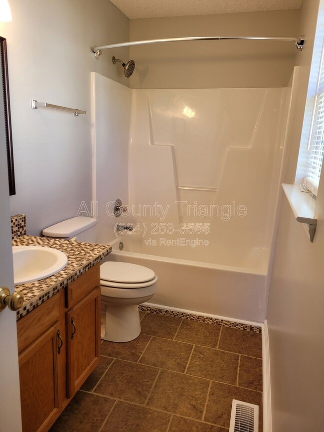 Building Photo - 111 Sunset Dr