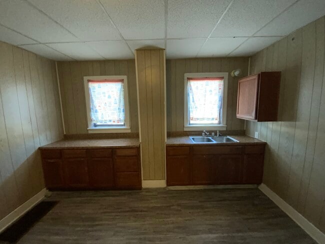 Building Photo - 12 S Beard St