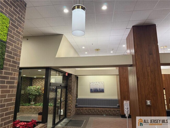 Building Photo - 770 Anderson Ave