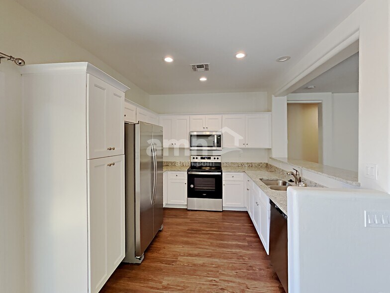 Building Photo - 15504 N 172nd Dr