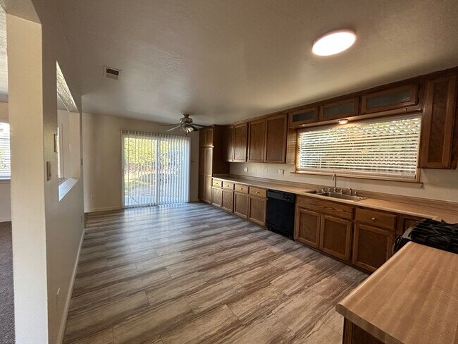 Building Photo - 2213 N Cirby Way