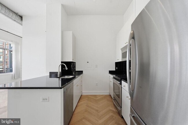 Building Photo - 520 John Carlyle St