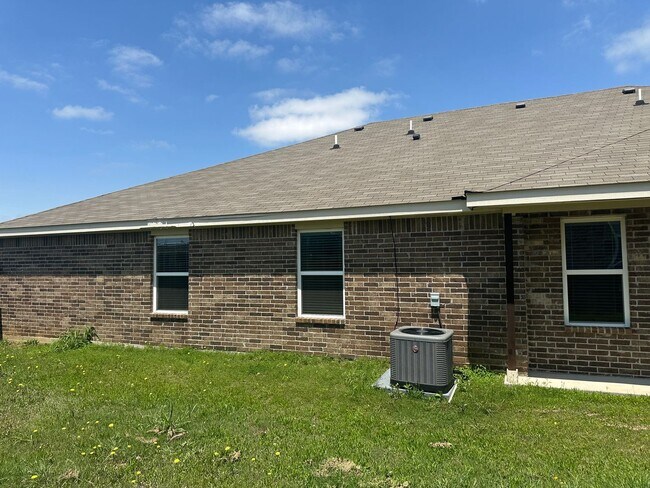 Building Photo - 3Bed/2Bath