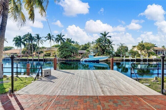 Building Photo - 612 Hibiscus Dr