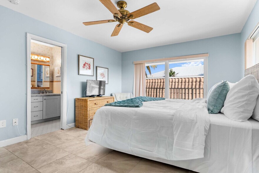 Building Photo - 260 1st St