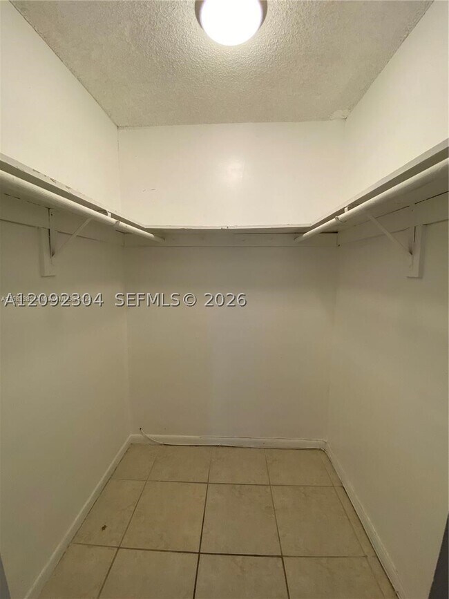 Building Photo - 1735 W 60th St