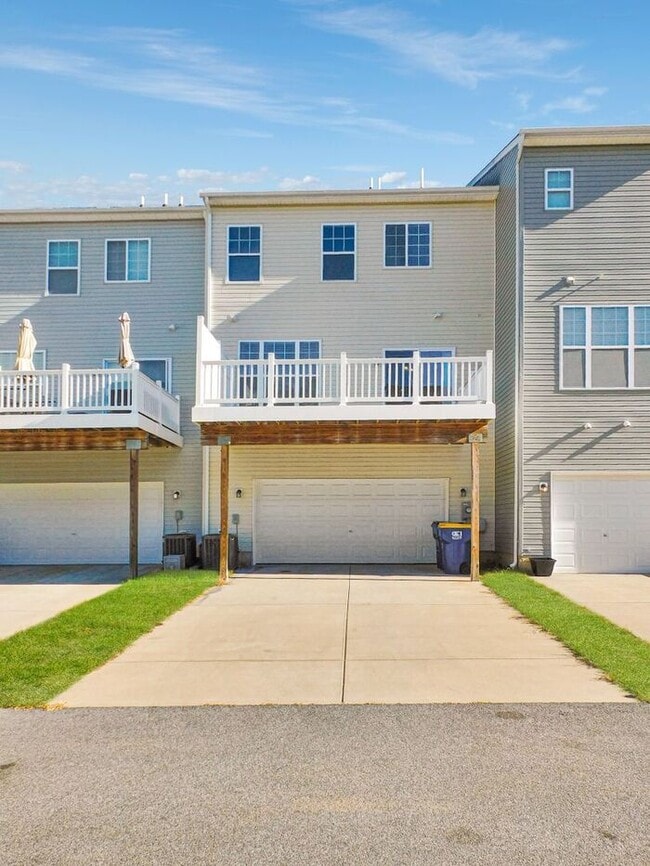 Building Photo - 23363 Marview Ct