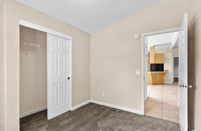 Building Photo - 101 Platinum Pointe Way