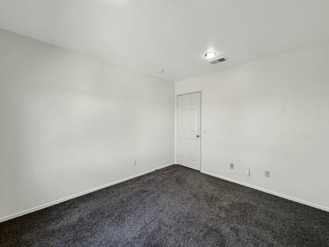 Building Photo - Beautiful 5BD/3BA House in Otay Ranch W/ W...