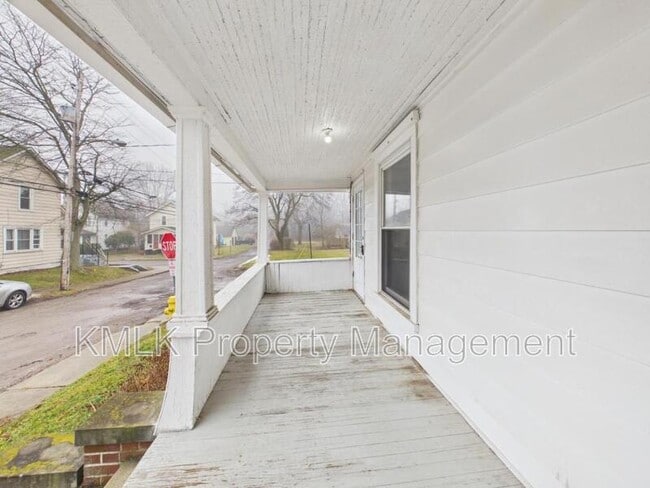 Building Photo - 36 23rd St SW