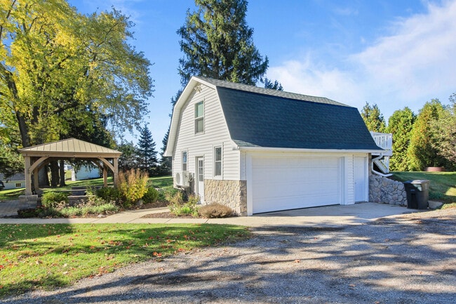 Building Photo - W5838 County Rd A