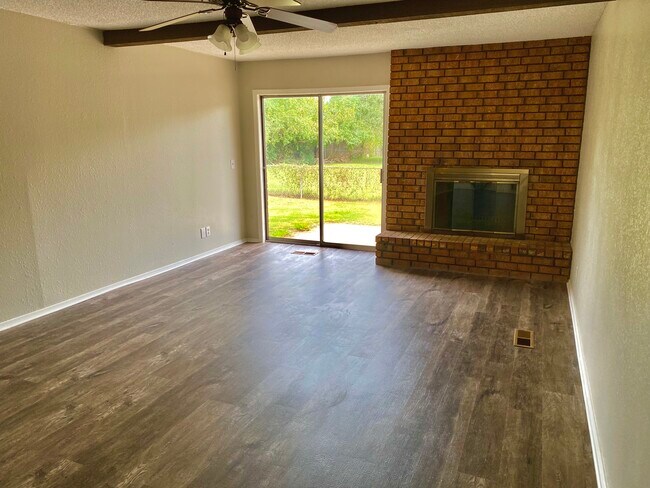 Large Living Area - 305 W Quantico St