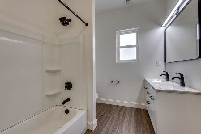 Building Photo - 19 Allen St