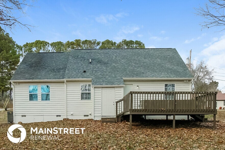Building Photo - 1616 Summerhill Dr