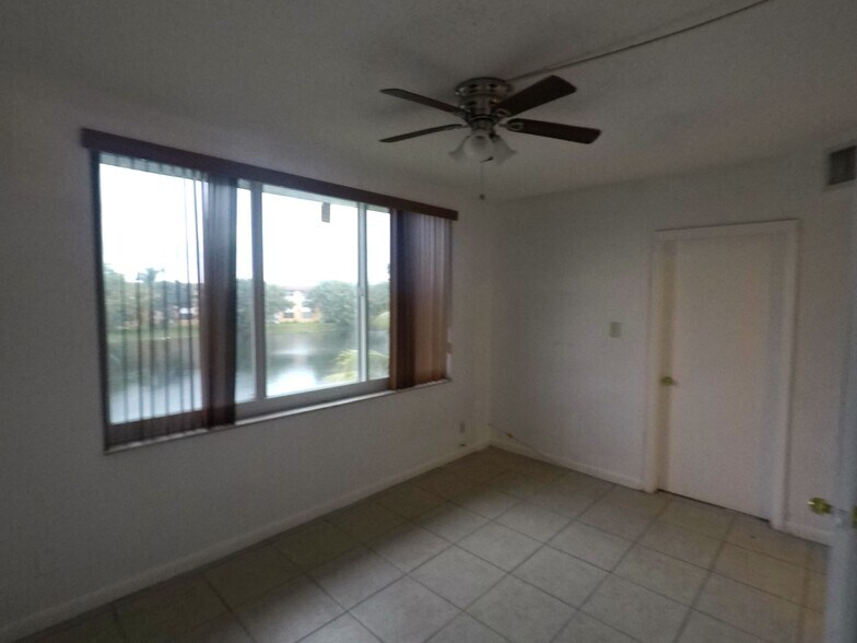 1st bedroom - 5335 NW 10th Ct