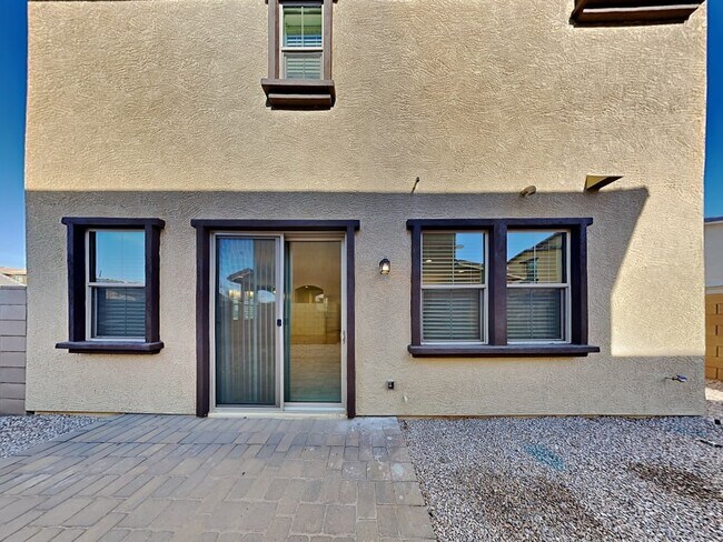 Building Photo - 327 N Sandal