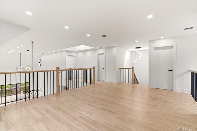 Building Photo - 67 Short Way