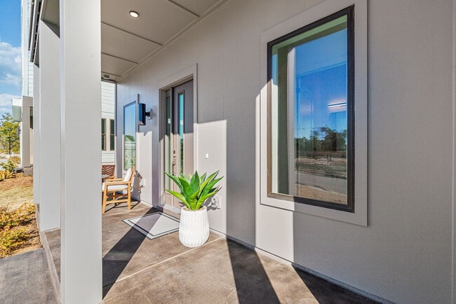 Building Photo - 24 Annabella St