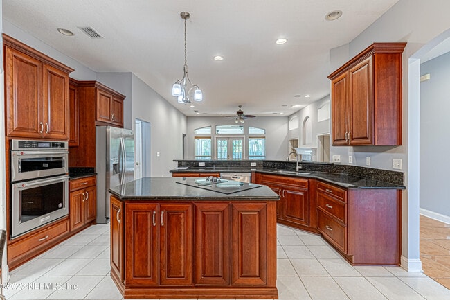 Building Photo - 2465 Pinehurst Ln