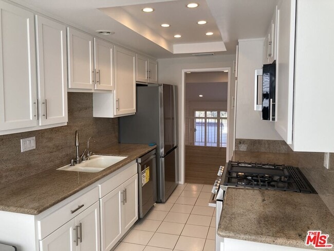 Building Photo - 1506 Palisades Dr