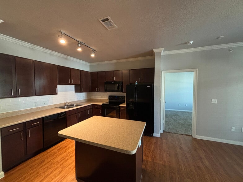 Building Photo - 1811 Medical Pkwy